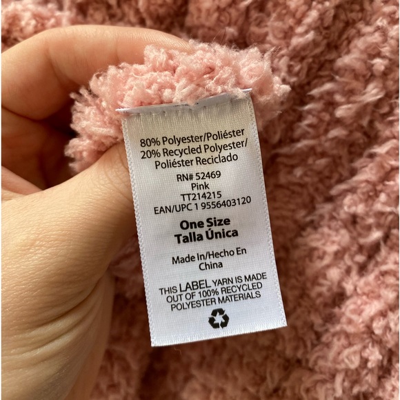 pink fuzzy scarf wrap one size - Picture 5 of 5